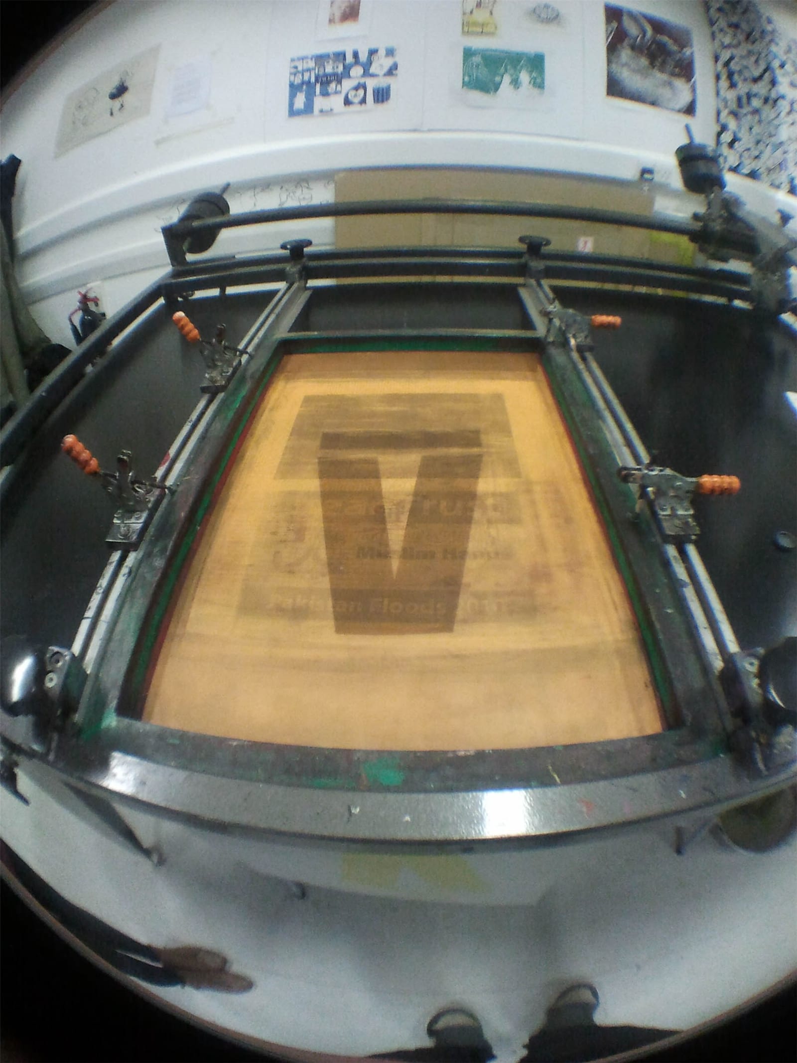 Screen printing the V